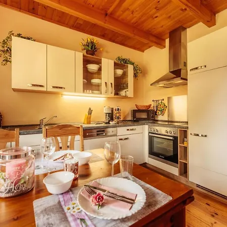 Prázdninový dům Der Fuchsbau - 3 Separate Blockhaeuser - Ruhige Lage - 50m Bis Zum Wald - Eingezaeunter Garten *