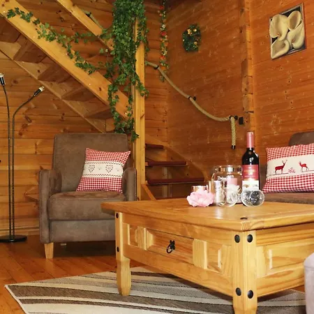 Holiday home Der Fuchsbau - 3 Separate Blockhaeuser - Ruhige Lage - 50m Bis Zum Wald - Eingezaeunter Garten