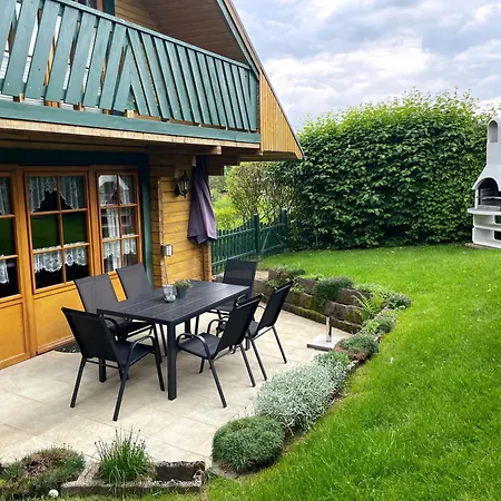 Holiday home Der Fuchsbau - 3 Separate Blockhaeuser - Ruhige Lage - 50m Bis Zum Wald - Eingezaeunter Garten