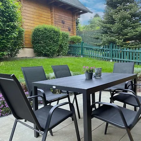 Prázdninový dům Der Fuchsbau - 3 Separate Blockhaeuser - Ruhige Lage - 50m Bis Zum Wald - Eingezaeunter Garten